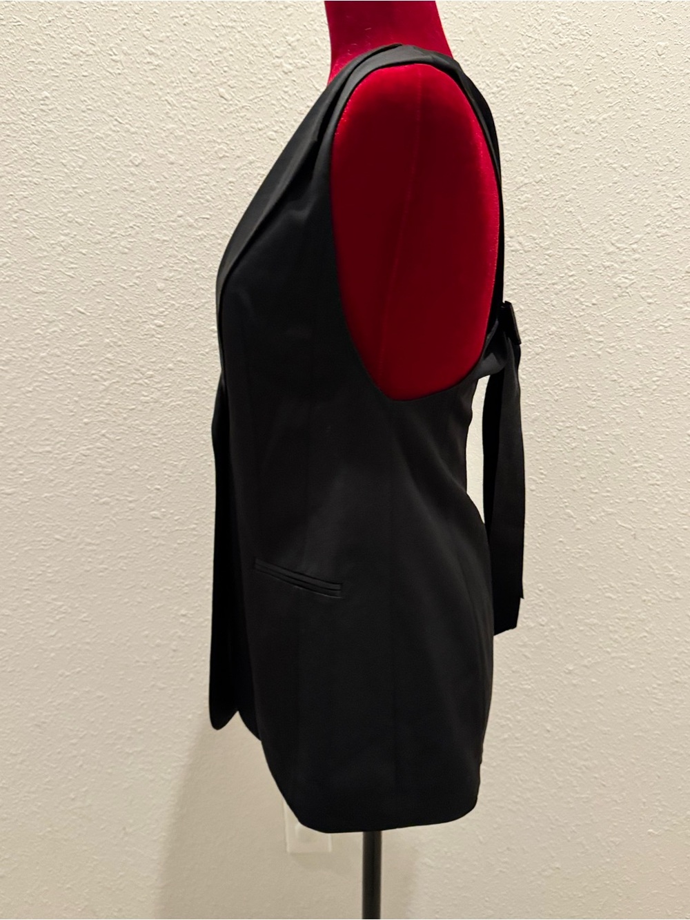 Leith Black Sleeveless Tailored Vest with Bow detailing XS - Picture 4 of 7